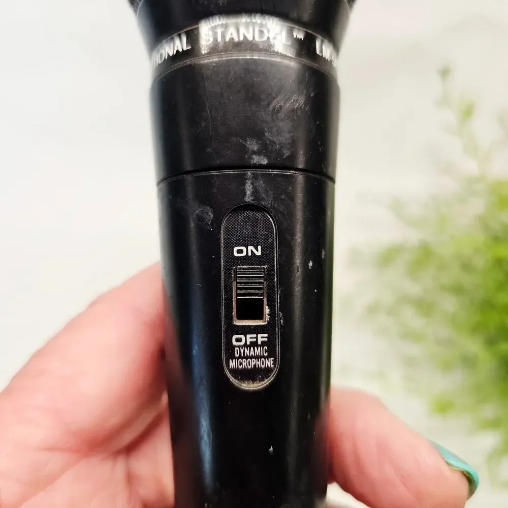 Uni-directional Standel LM-58 Stage Mic Low Imp. Handheld Dynamic Microphone